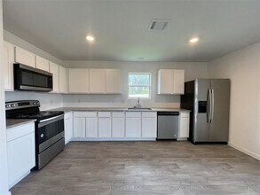 690 Rd 51021 in Cleveland, TX - Building Photo - Building Photo