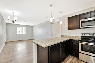 The Flats at Chisholm Creek in Wichita, KS - Building Photo - Building Photo