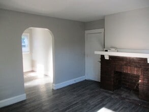 312 N McLean St in Bloomington, IL - Building Photo - Building Photo