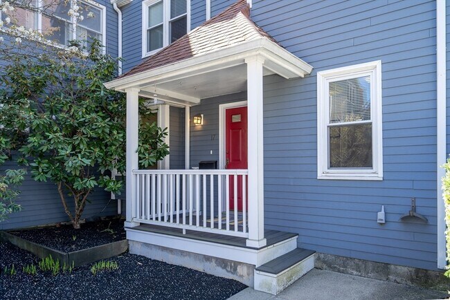 17 Bolton St in Somerville, MA - Building Photo - Building Photo