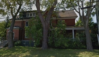 210 Union St W in Kingston, ON - Building Photo