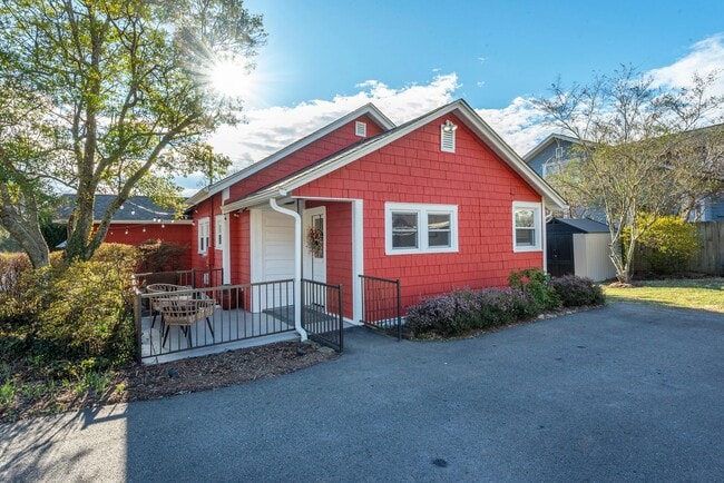 829 Montreat Rd in Black Mountain, NC - Building Photo - Building Photo