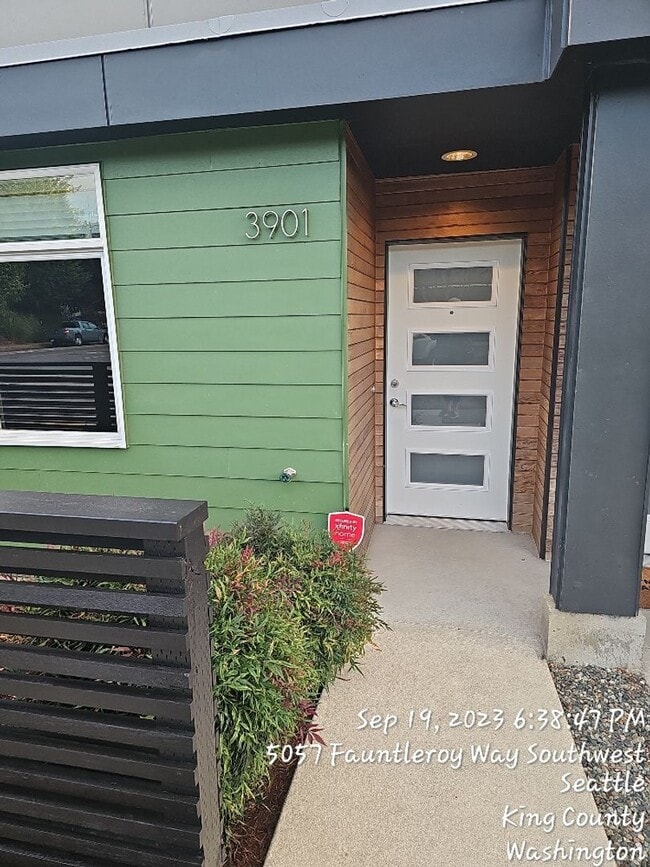 3901 SW Hudson St in Seattle, WA - Building Photo - Building Photo