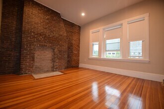 1736 Beacon St, Unit 3 in Brookline, MA - Building Photo - Building Photo