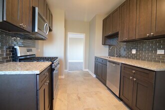 3422 W Grenshaw St, Unit 3422 W Grenshaw St, Chica in Chicago, IL - Building Photo - Building Photo