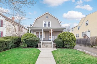 151 Seaside Ave in Stamford, CT - Building Photo