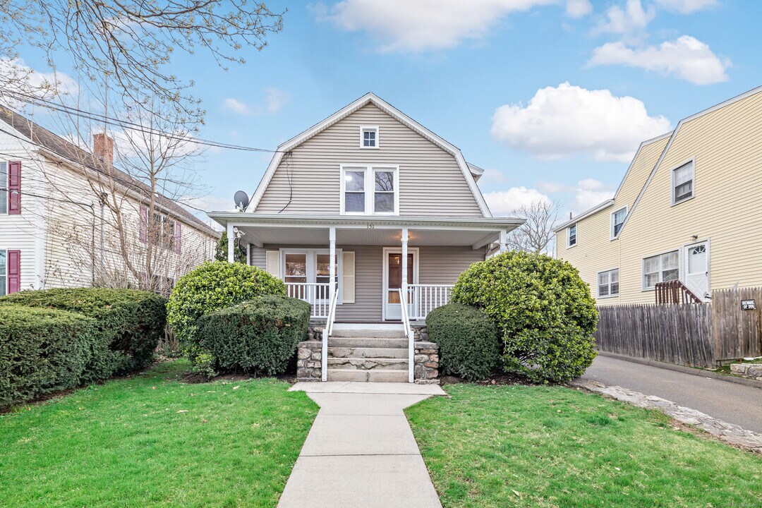 151 Seaside Ave in Stamford, CT - Building Photo