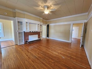 204 Florida St in San Antonio, TX - Building Photo - Interior Photo