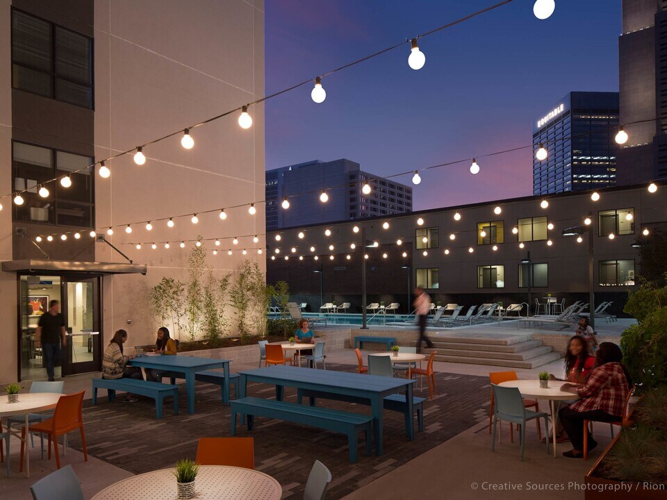 One12 Courtland in Atlanta, GA - Building Photo