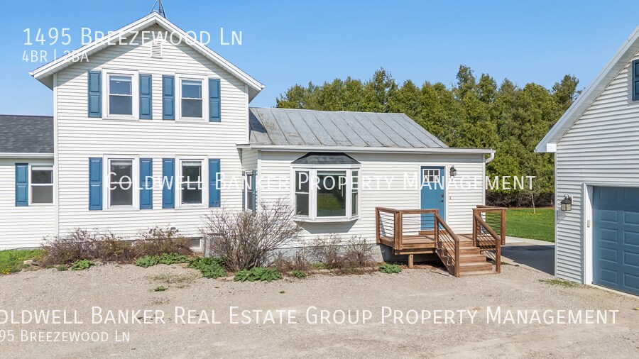 1495 Breezewood Ln in Neenah, WI - Building Photo