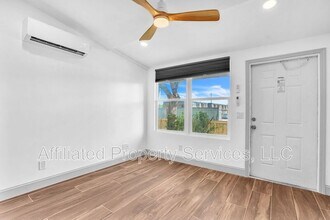 4011 36th Ct in West Palm Beach, FL - Building Photo - Building Photo