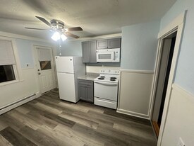 4 Church St in Oxford, MA - Building Photo