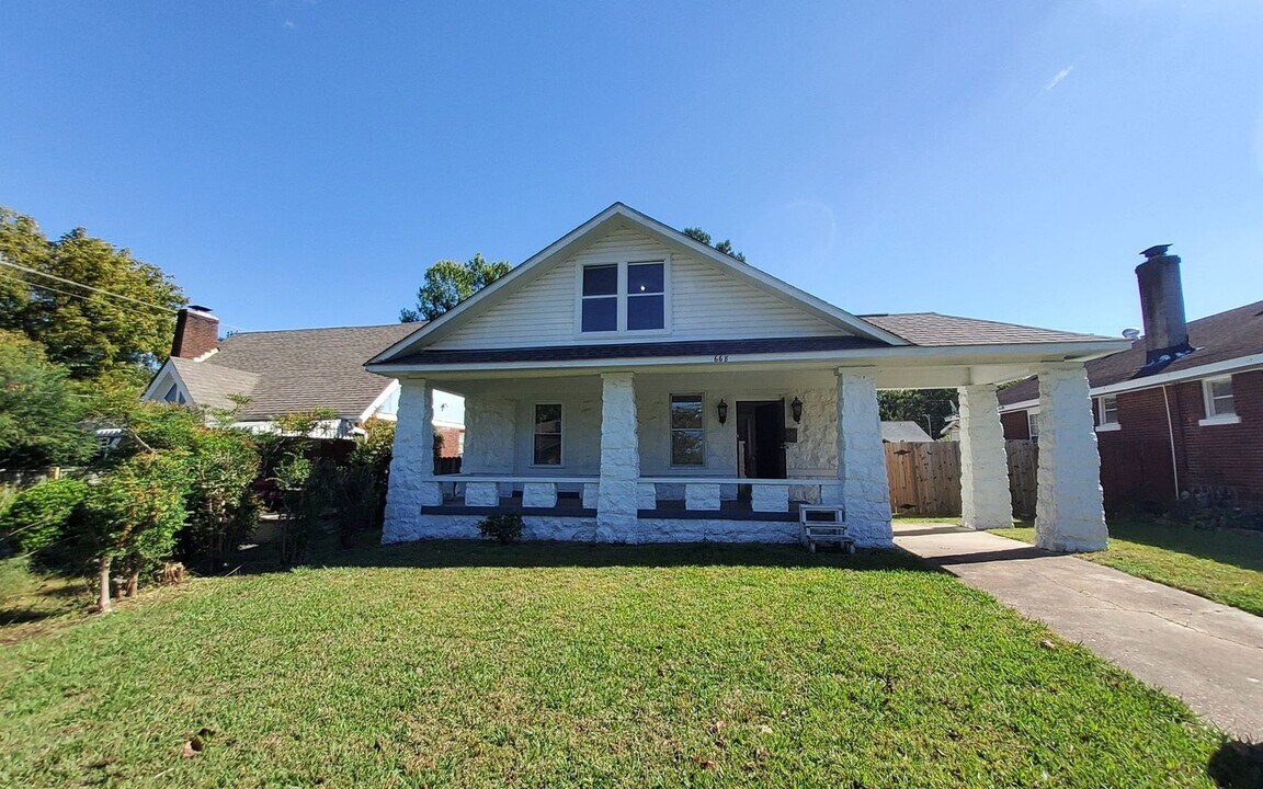 668 Stonewall St in Memphis, TN - Building Photo