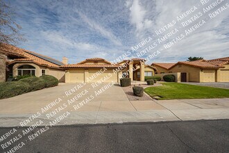 532 E Stonebridge Dr in Gilbert, AZ - Foto de edificio - Building Photo