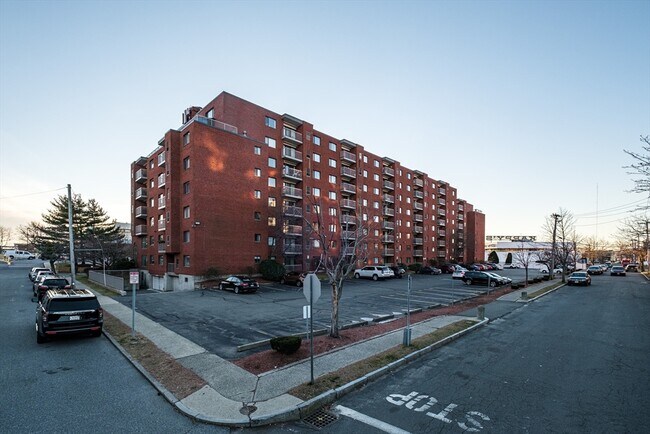 8 9th St in Medford, MA - Building Photo - Building Photo