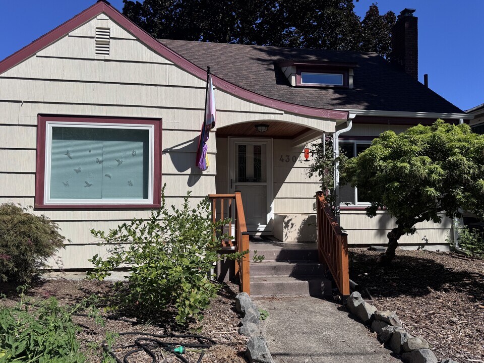 4304 SE 30th Ave in Portland, OR - Building Photo