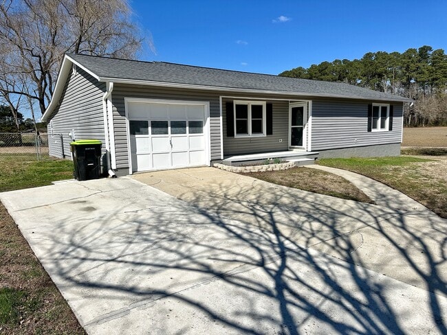 115 Fieldcrest Dr in Jacksonville, NC - Building Photo - Building Photo