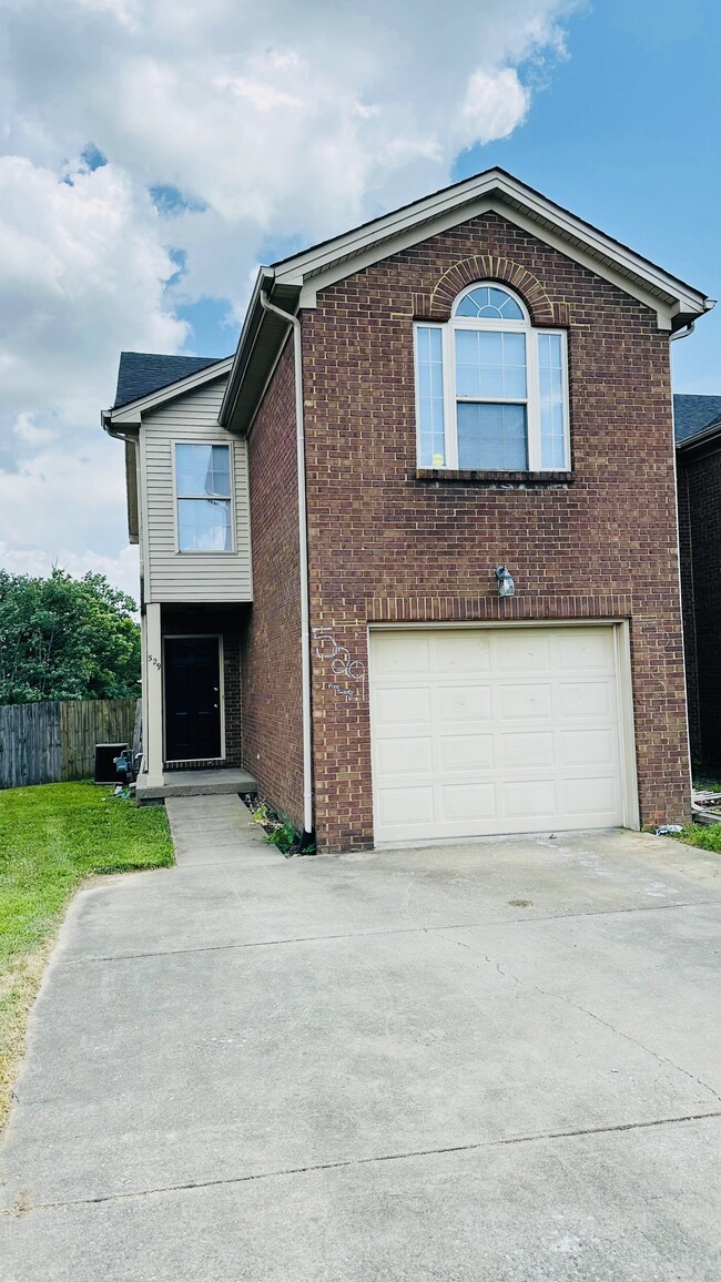 529 Big Bear Ln in Lexington, KY - Building Photo - Building Photo