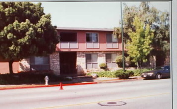 Larkspur Woods in Mountain View, CA - Building Photo - Building Photo