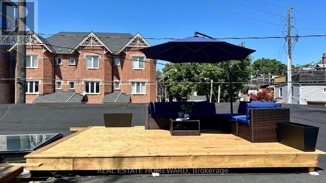 1233 Dundas St E in Toronto, ON - Building Photo - Building Photo