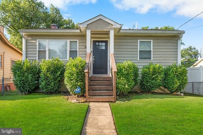 property at 5803 Ravenswood Rd