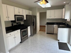 1316 Darnell Dr in Mundelein, IL - Building Photo - Building Photo