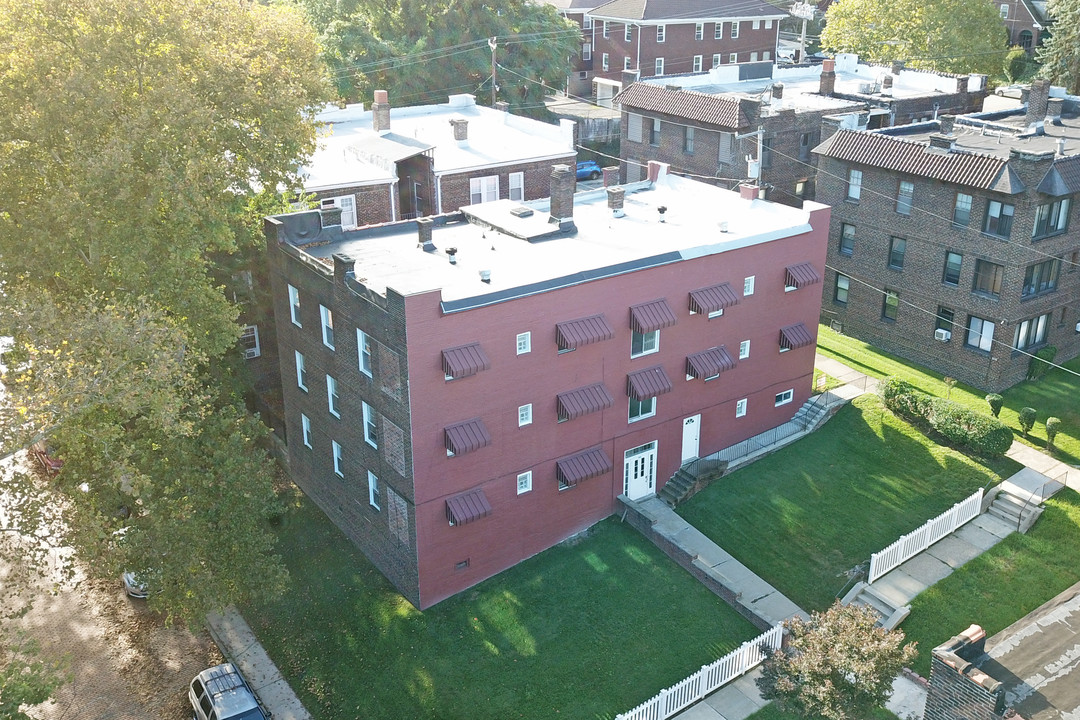 5858 Alderson Street in Pittsburgh, PA - Foto de edificio