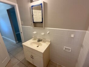 1529 S Ridgewood Ave in Daytona Beach, FL - Building Photo - Building Photo