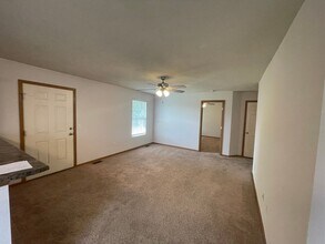 5568 W Longleaf Dr in Springfield, MO - Building Photo - Building Photo