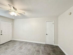 1141 N Durham Dr in Houston, TX - Building Photo - Building Photo