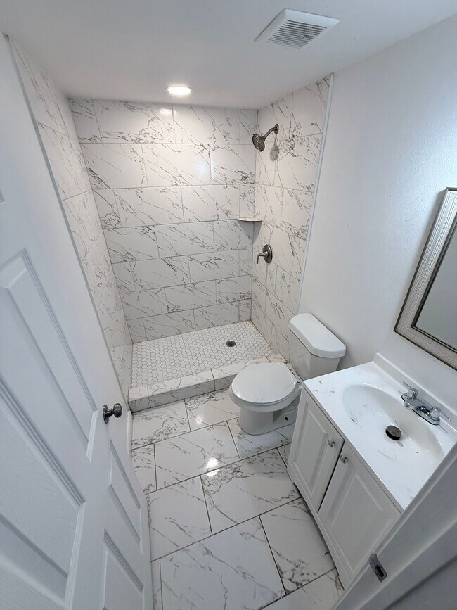 423 E Sears St in Denison, TX - Foto de edificio - Building Photo