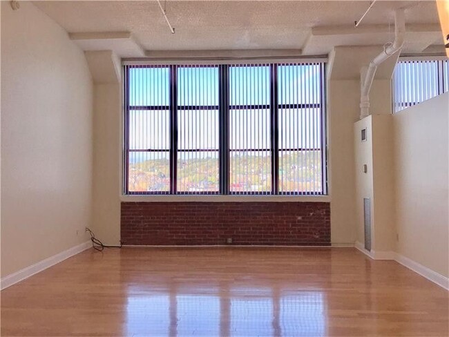5850 Centre Ave, Unit 707 in Pittsburgh, PA - Building Photo - Building Photo