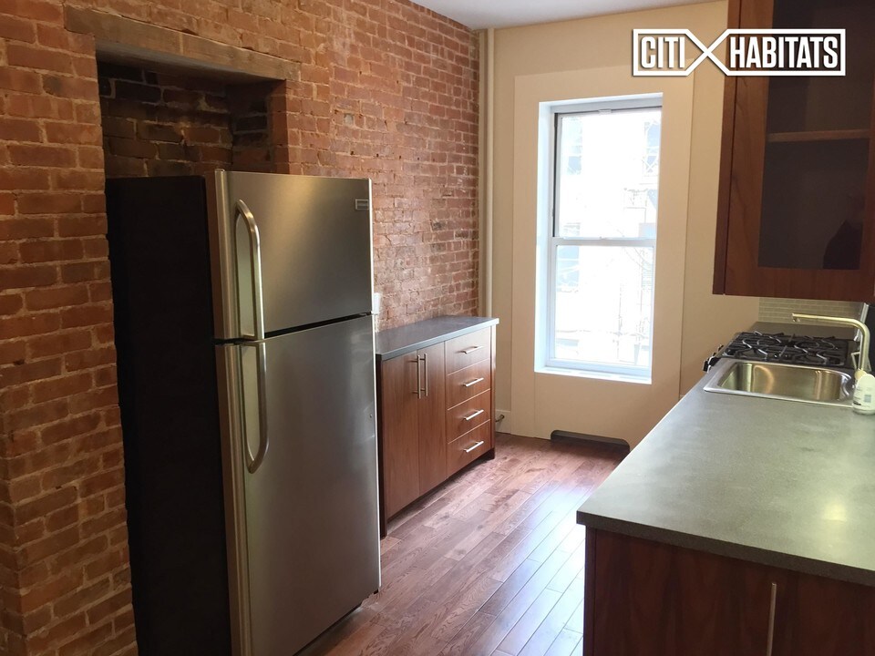 131 Greenpoint Ave-Unit -3R in Brooklyn, NY - Building Photo