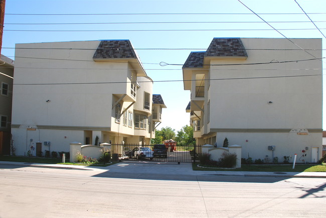 2316 Stutz Rd in Dallas, TX - Foto de edificio - Building Photo