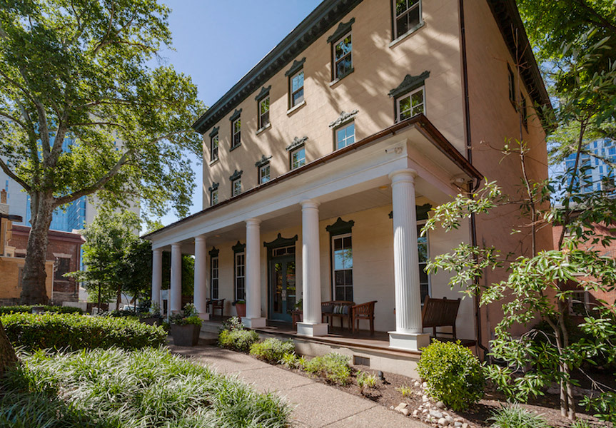 Quaker Court in Philadelphia, PA - Building Photo