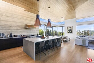 6755 Dume Dr in Malibu, CA - Building Photo - Building Photo