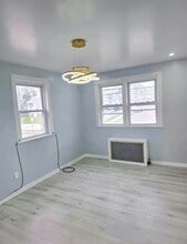 33 Glover Ave, Unit 2 in Paterson, NJ - Foto de edificio - Building Photo