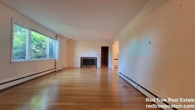 351 Waverley Ave in Newton, MA - Foto de edificio - Building Photo