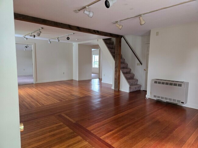 17 Concord St, Unit 2 in Belmont, NH - Building Photo - Building Photo