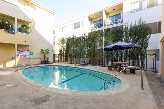 Willis Apartments in Sherman Oaks, CA - Building Photo - Building Photo