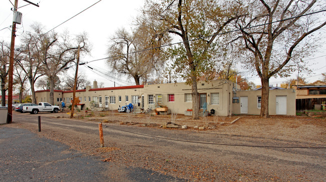 1413 Fruit Ave NW in Albuquerque, NM - Foto de edificio - Building Photo