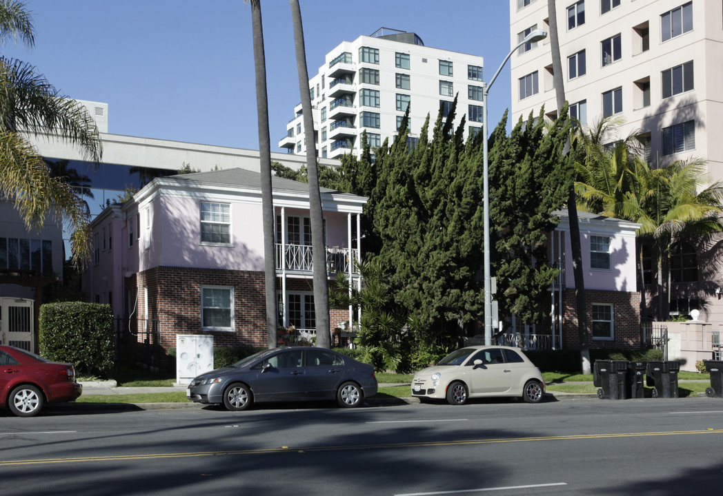 Monticello Apartments in San Diego, CA - Building Photo