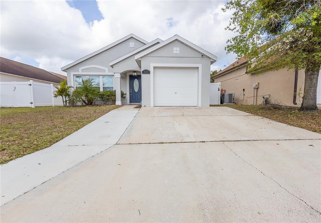 3253 Huntwicke Blvd in Davenport, FL - Building Photo