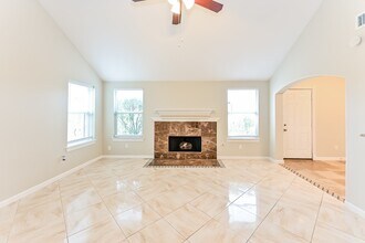 7230 Wimberly Oaks Ln in Richmond, TX - Foto de edificio - Building Photo