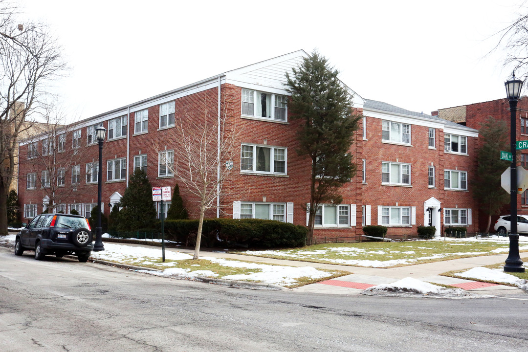 Crain Street and Oak Avenue in Evanston, IL - Building Photo