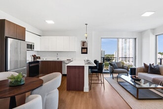 Bread Building in Hollywood, FL - Foto de edificio - Building Photo