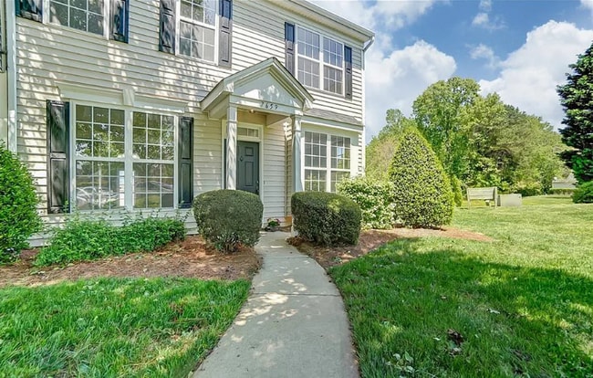 7659 Bluff Point Ln in Denver, NC - Foto de edificio - Building Photo