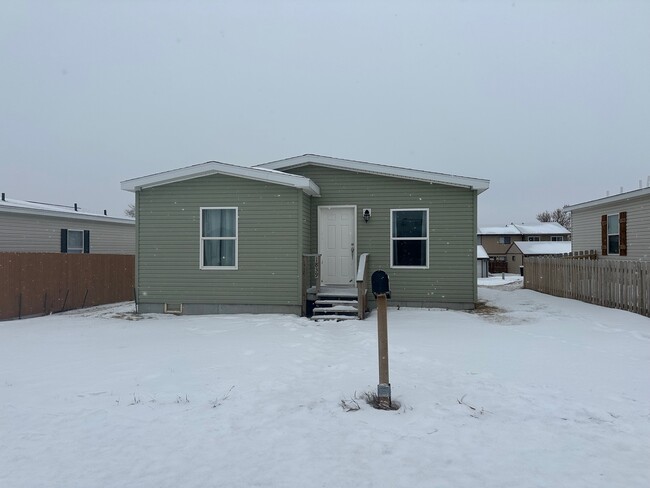1839 31st St W in Williston, ND - Foto de edificio - Building Photo