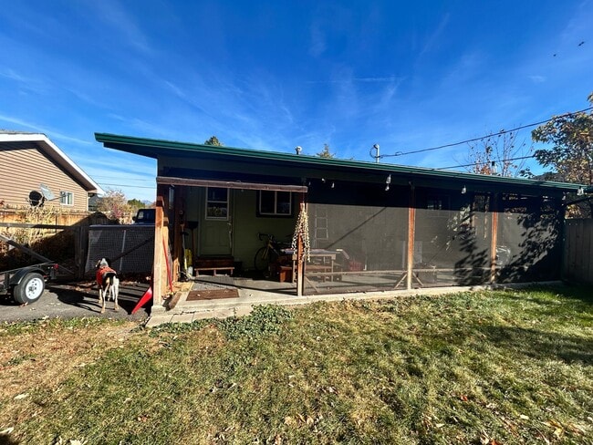 407 Cooper Ln in Hamilton, MT - Building Photo - Building Photo
