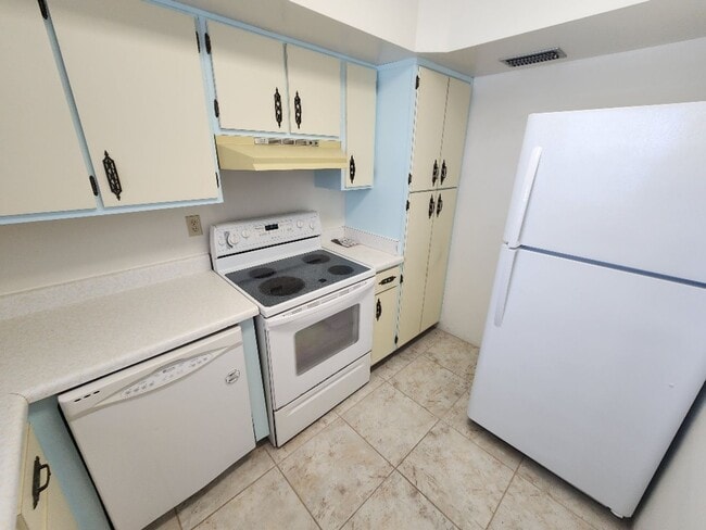 3423 S Peninsula Dr in Daytona Beach, FL - Building Photo - Building Photo